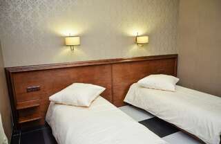 Мини-отель Nashe Misto Guest House Ковель Стандартный двухместный номер с 2 отдельными кроватями-5
